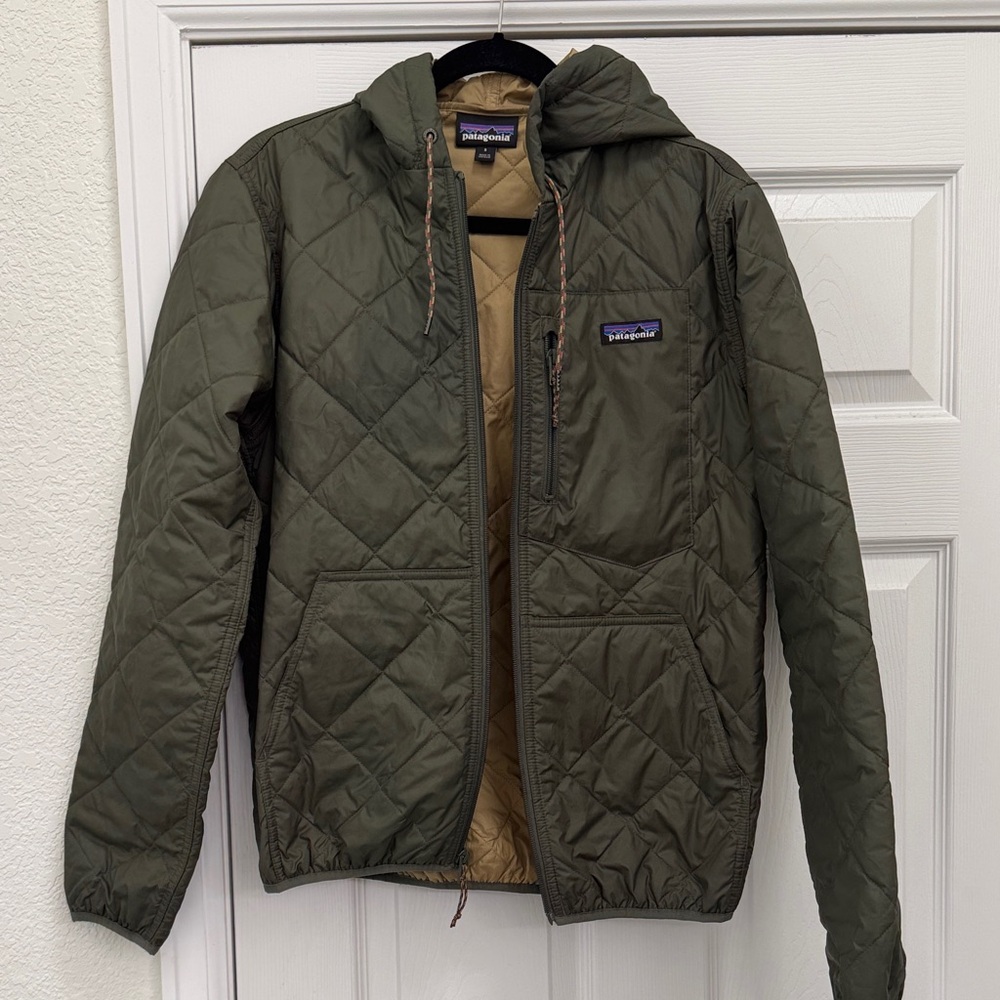 Patagonia Men's Green Hooded Puffer Jacket